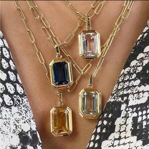 Elegant Gold and Clear Stone Pendant Necklace